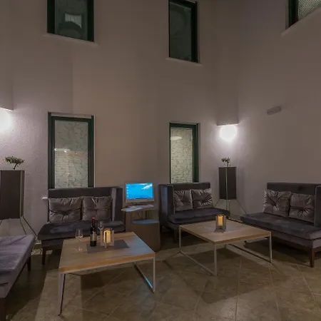 Adeo ホテル