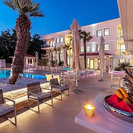 Hotel Adeo 4*