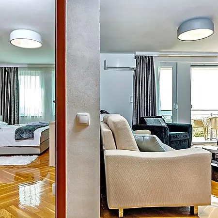 Adeo Hotel