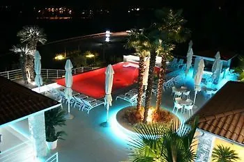Adeo Hotel